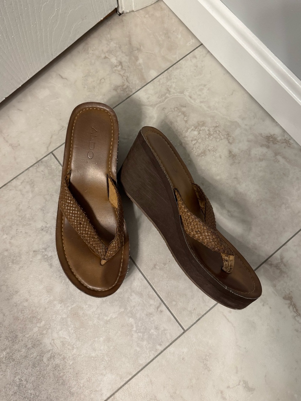 Vintage Y2K Aldo Platform Wedge Thong Sandals